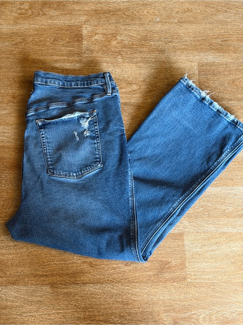 Good American Light Blue Denim Jeans with Contrast Stitching